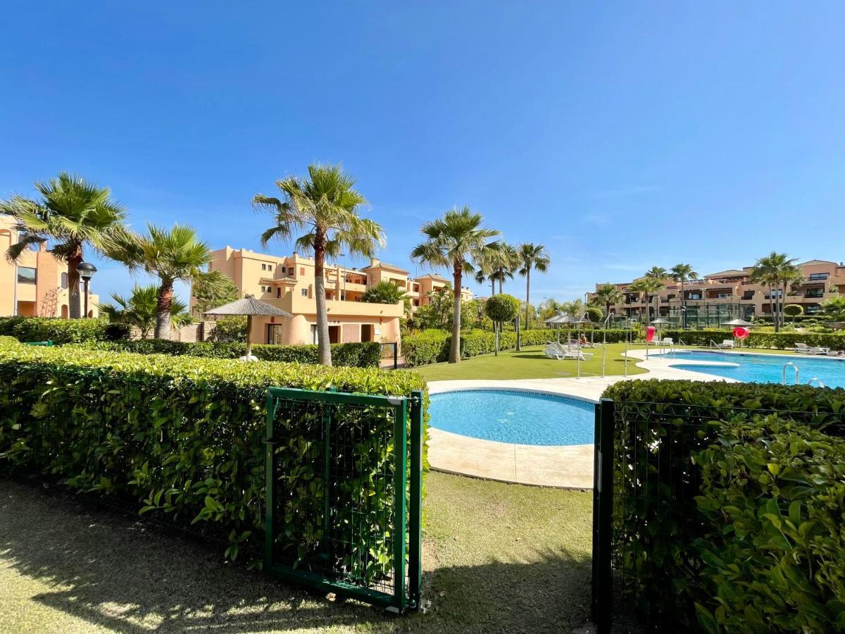 Casares Beach Golf Apartment With Private Garden Direct Pool Access Εξωτερικό φωτογραφία