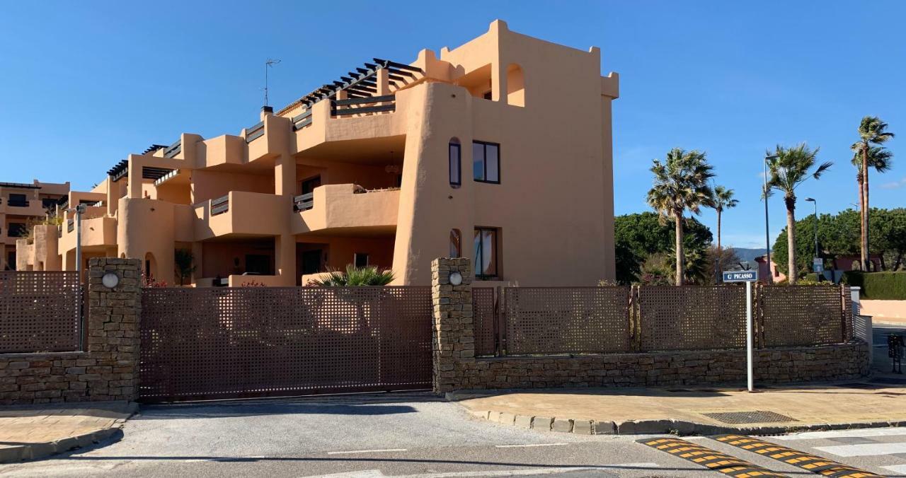 Casares Beach Golf Apartment With Private Garden Direct Pool Access Εξωτερικό φωτογραφία
